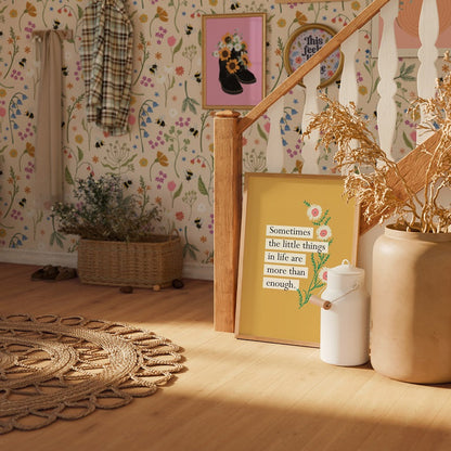 BUMBLEBEE MEADOW WALLPAPER