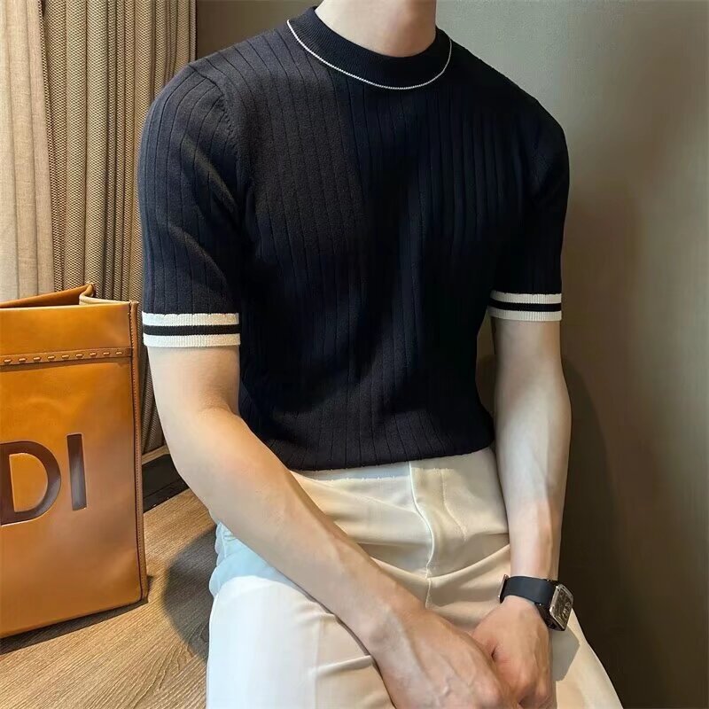 Solid color round neck short sleeved knitted shirt for men