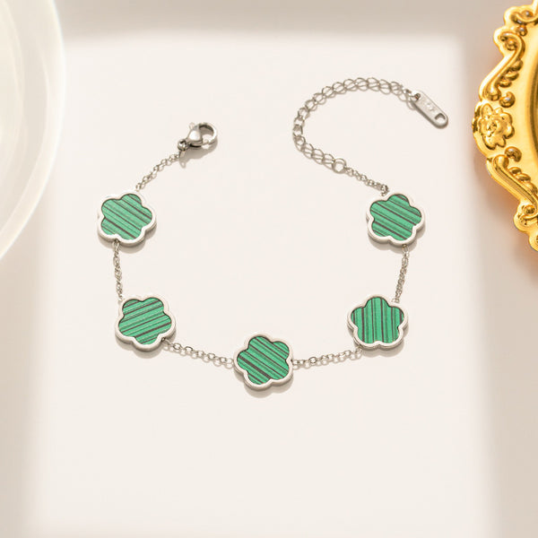 Bracelet en acier titane avec fleur d'herbe Parthenocissus