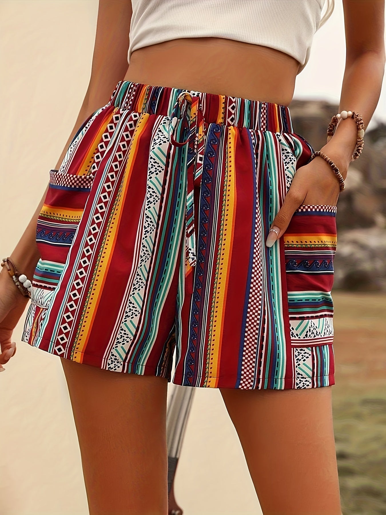 Short court bohème taille haute pour femme, 100 % polyester tissé, motif rayé d'été avec poches, short imprimé décontracté pour femme