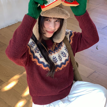 Round neck long sleeved sweater