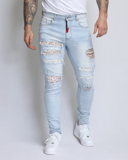 Jean bleu déchiré délavé avec patch fleur de cajou rose