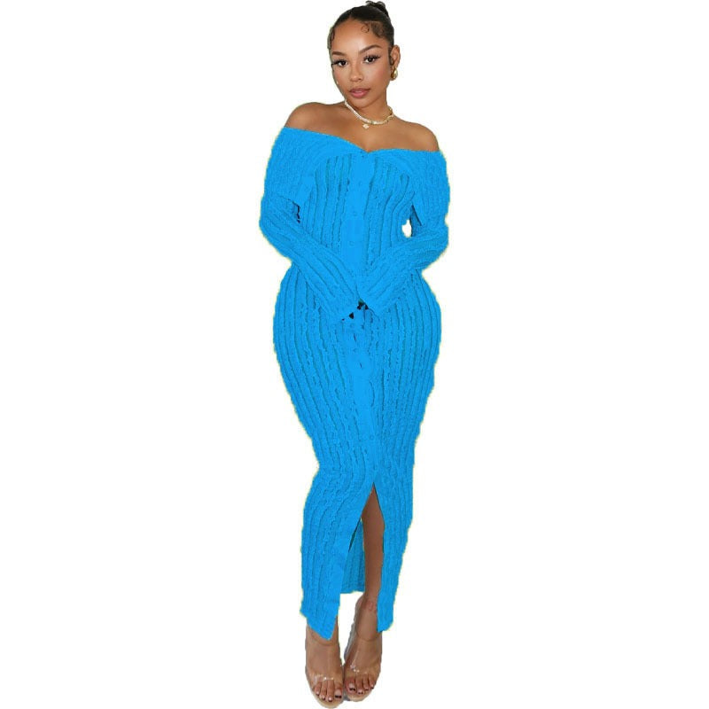 Robe longue à manches longues avec col unique, motif ondulé et jupe fourreau sexy.