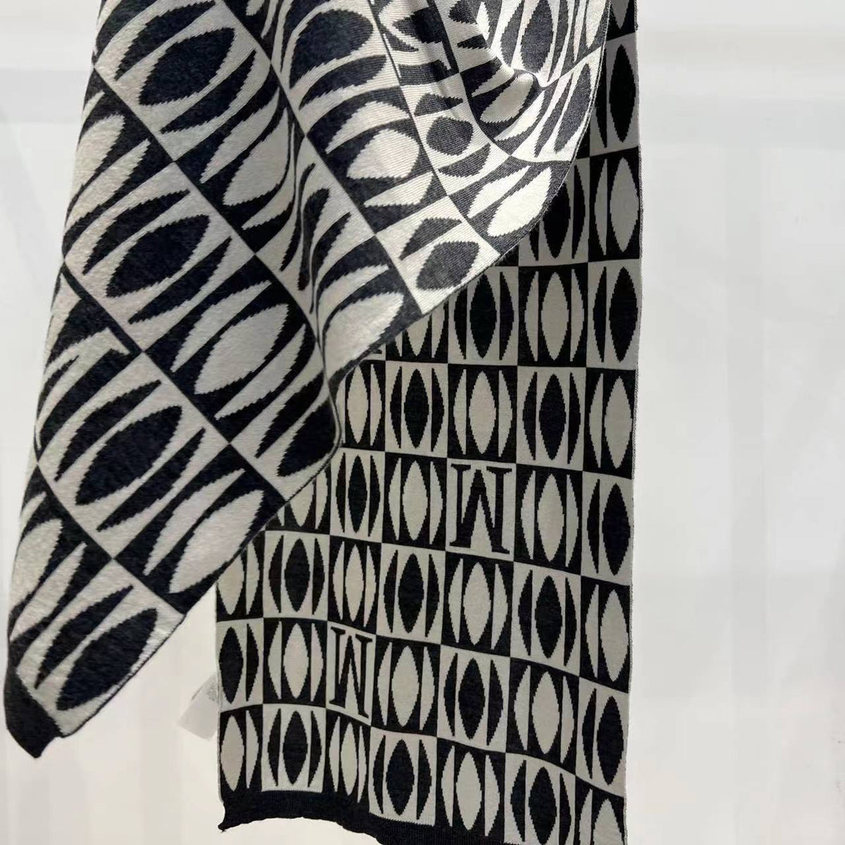 Cashmere wool double-sided jacquard knitted scarf - view 4