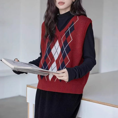 Women's V-Neck Knit Vest - Argyle Sleeveless Waistcoat Layering