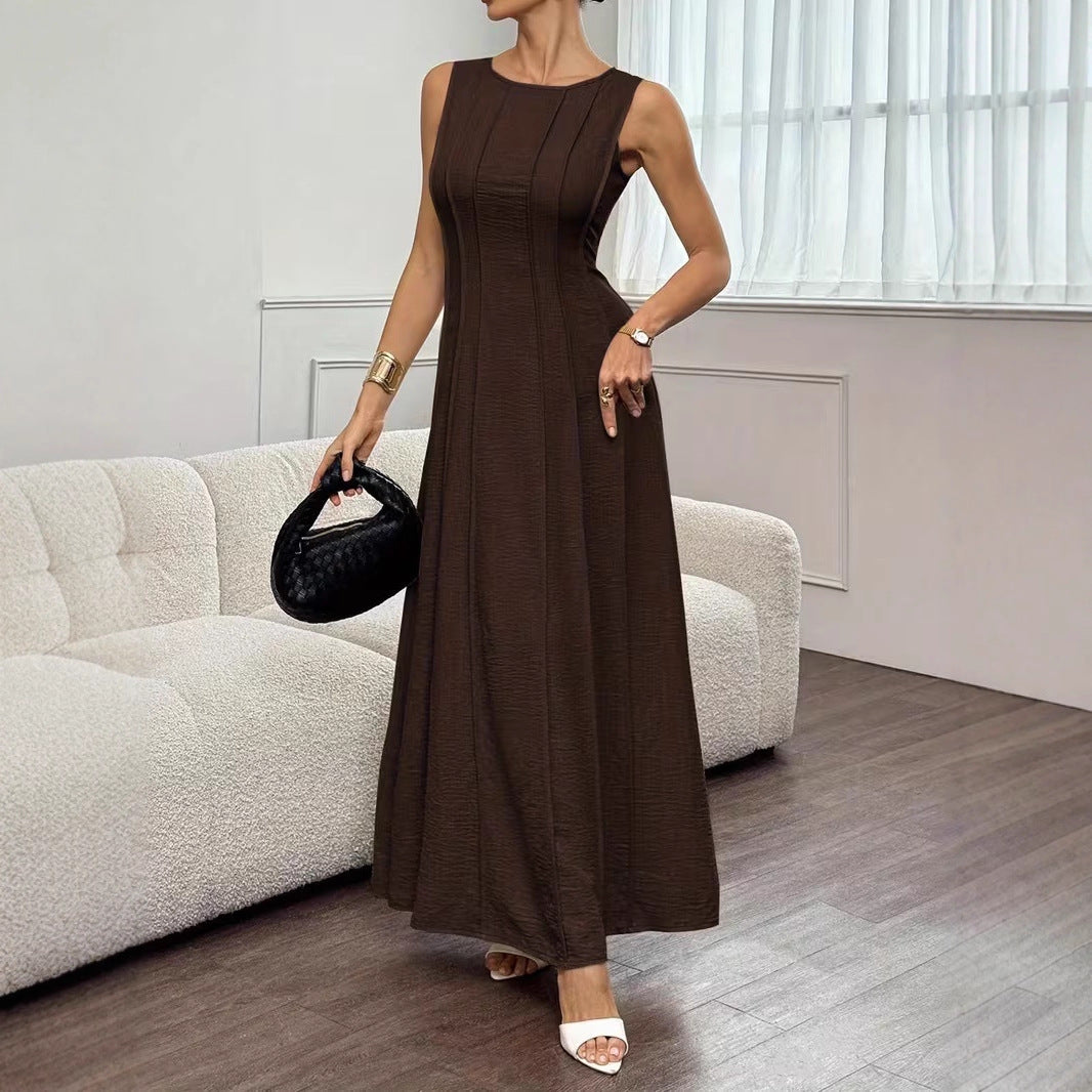 Robe longue élégante et stylée plissée sans manches à col rond pour femme