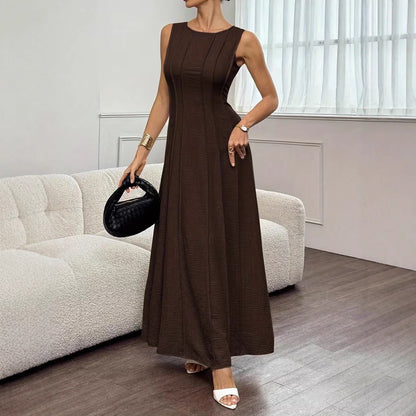 Robe longue élégante et stylée plissée sans manches à col rond pour femme