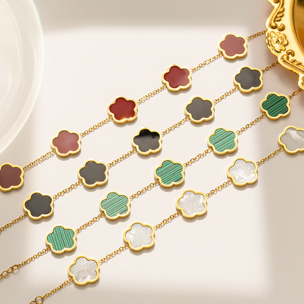 Bracelet en acier titane avec fleur d'herbe Parthenocissus