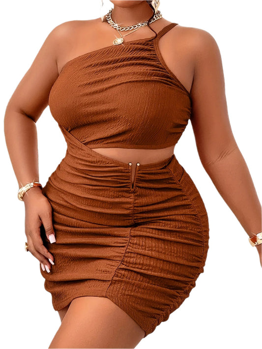 Robe moulante texturée grande taille pour femme, épaule dénudée, avec chaîne dorée et taille froncée