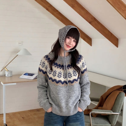 Round neck long sleeved sweater