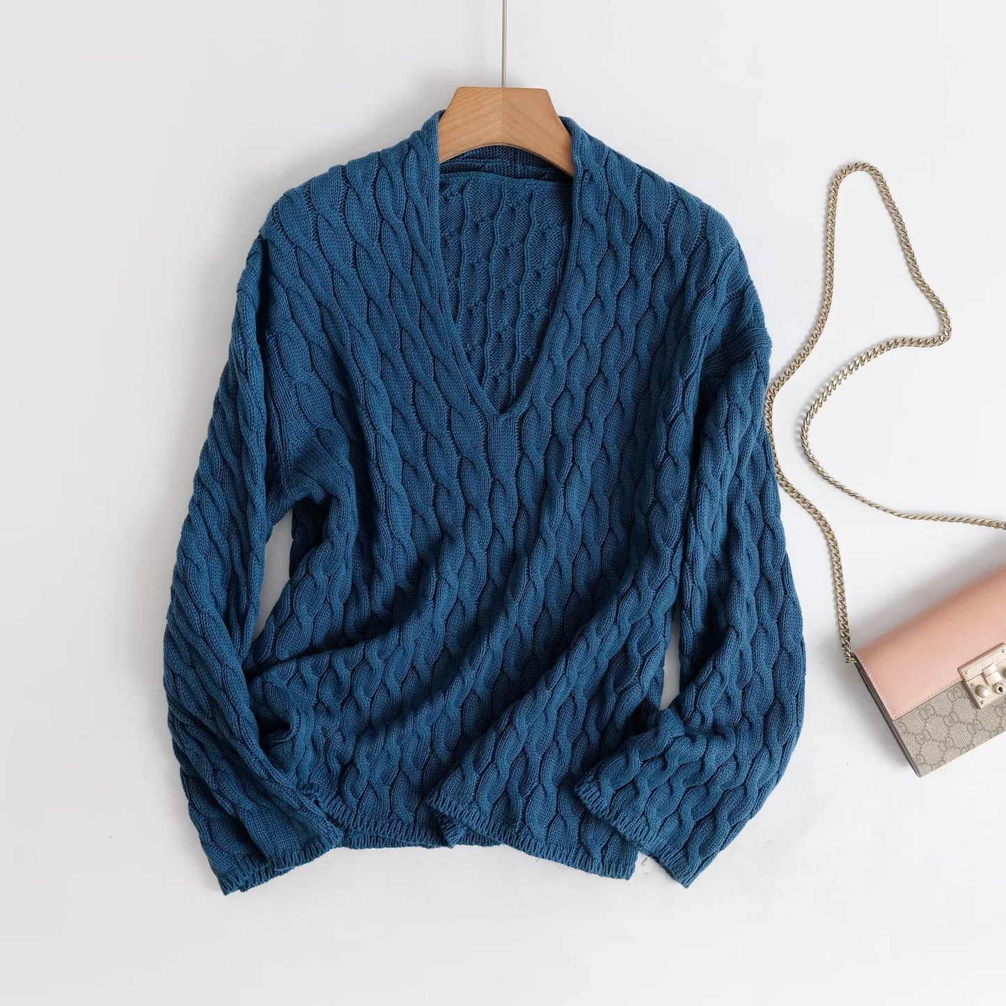 Women's Solid Color Cable Knit V-Neck Long Sleeve Sweater