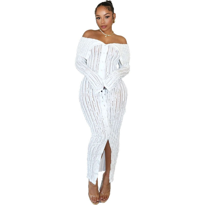 Robe longue à manches longues avec col unique, motif ondulé et jupe fourreau sexy.