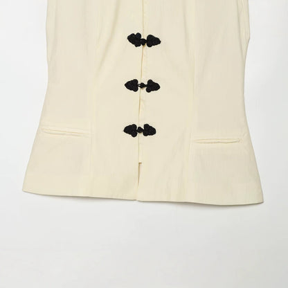 Buckled sleeveless standing collar vest