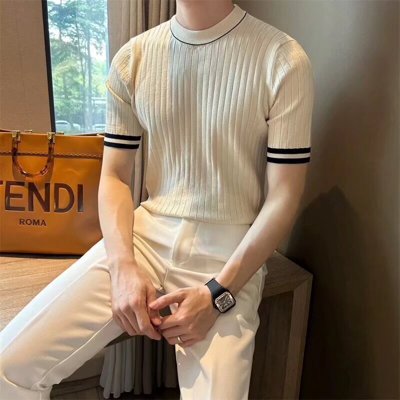 Solid color round neck short sleeved knitted shirt for men