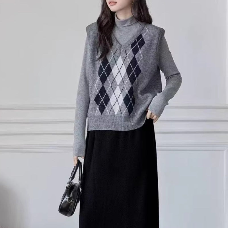 Women's V-Neck Knit Vest - Argyle Sleeveless Waistcoat Layering