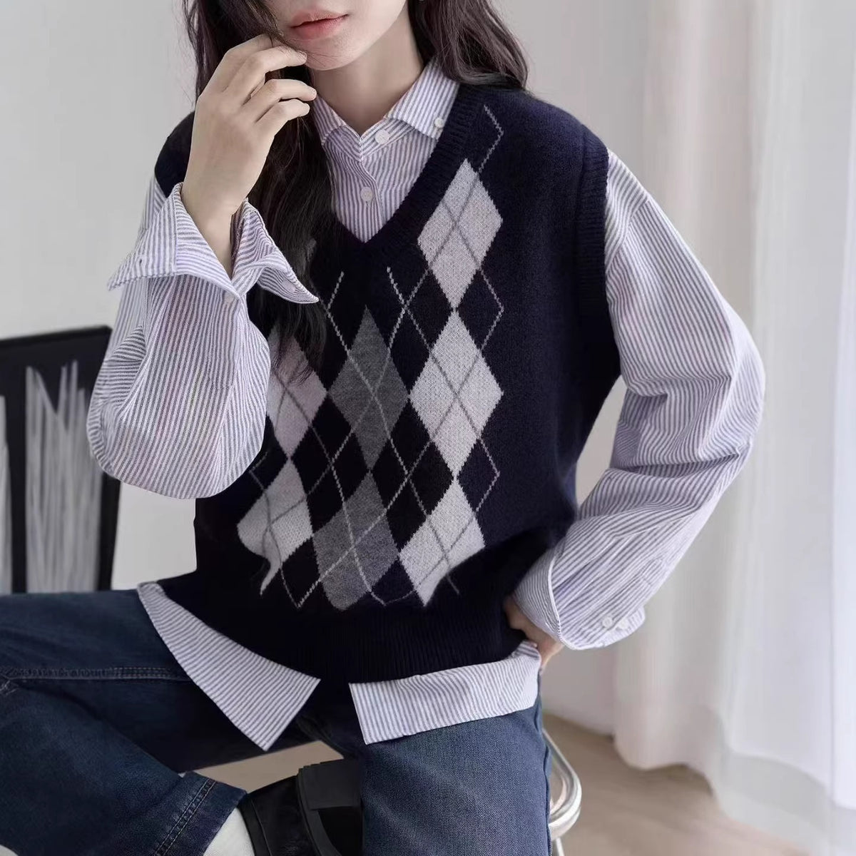 Women's V-Neck Knit Vest - Argyle Sleeveless Waistcoat Layering