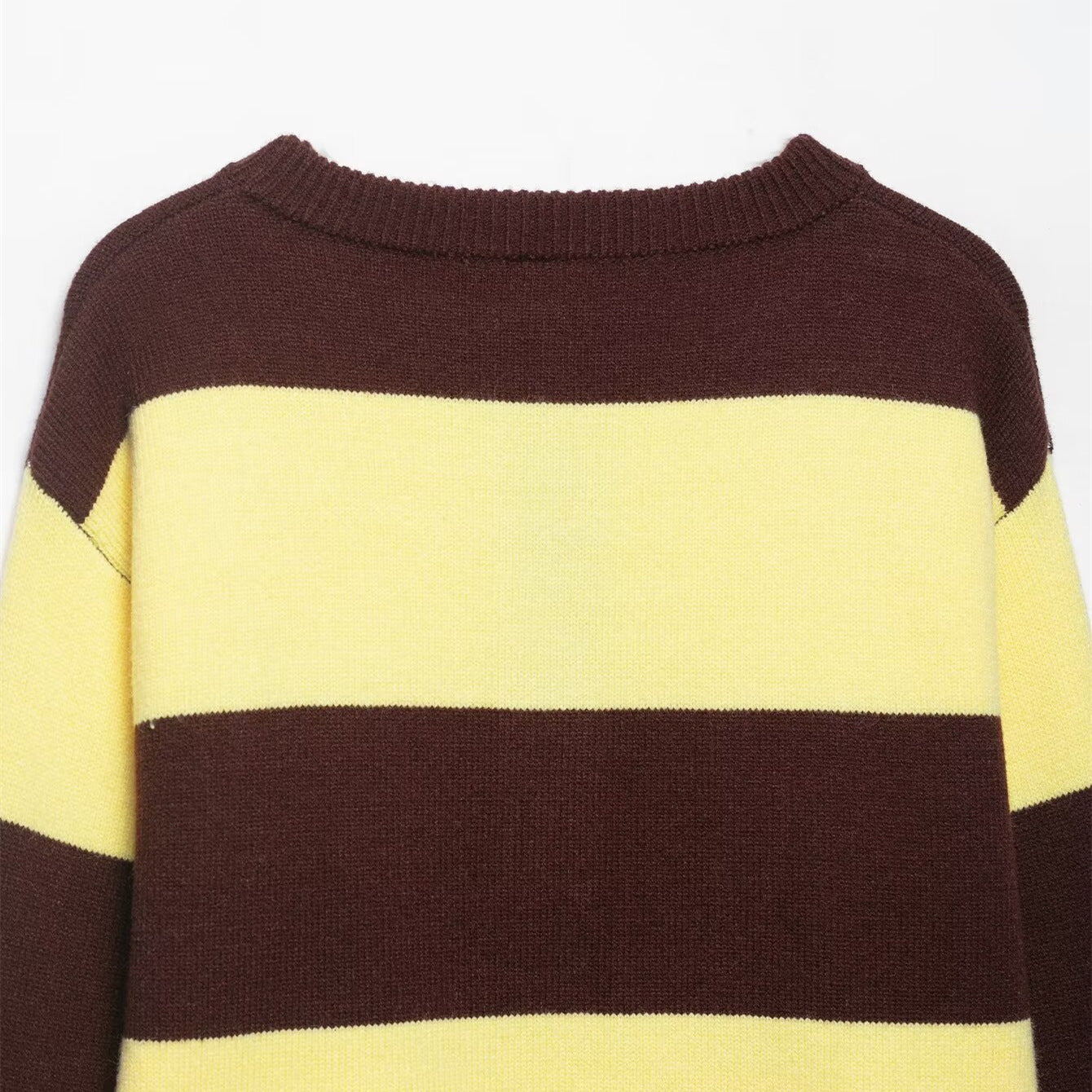 Round neck contrasting striped pullover knit sweater