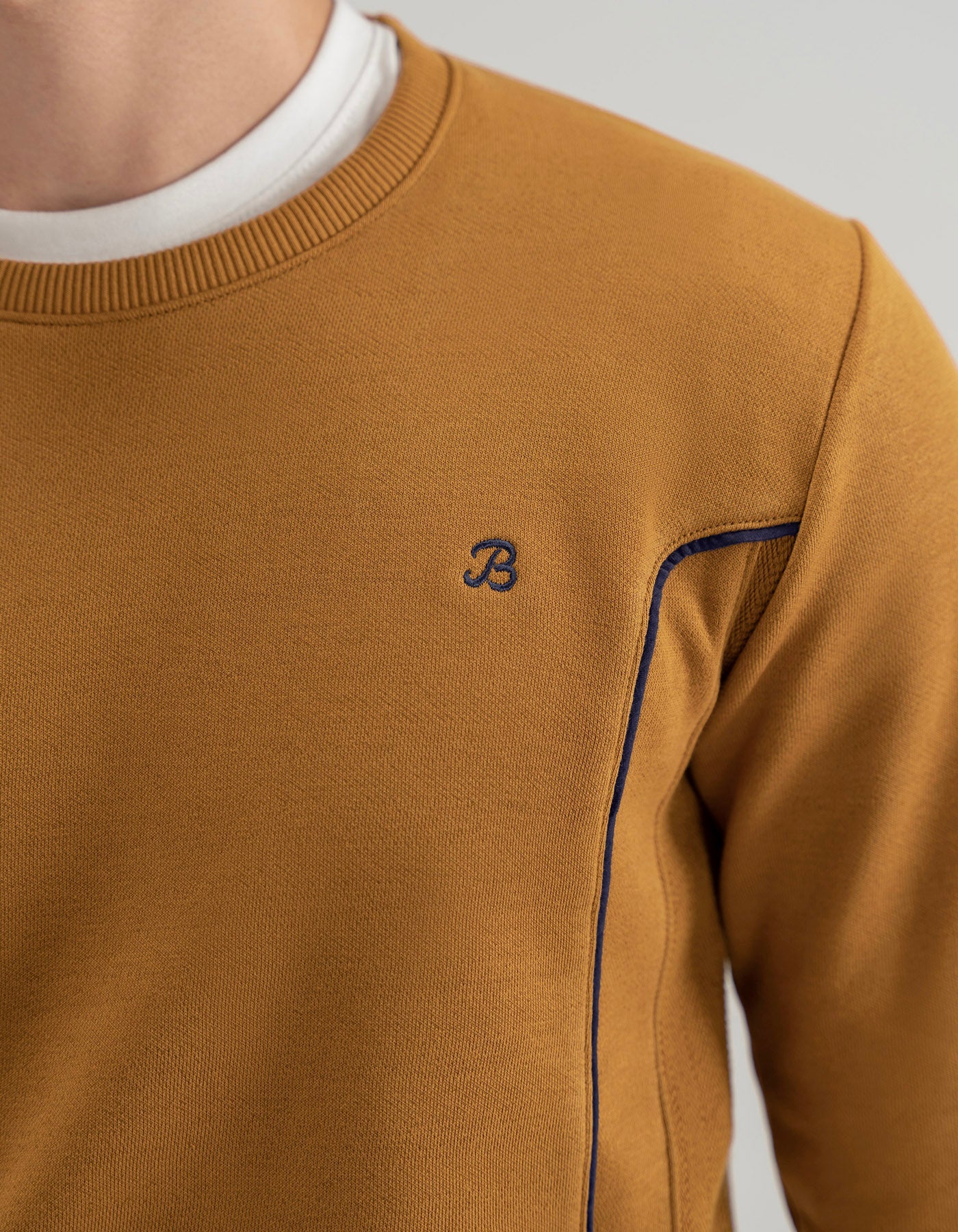 Sweat-shirt col rond moutarde moderne