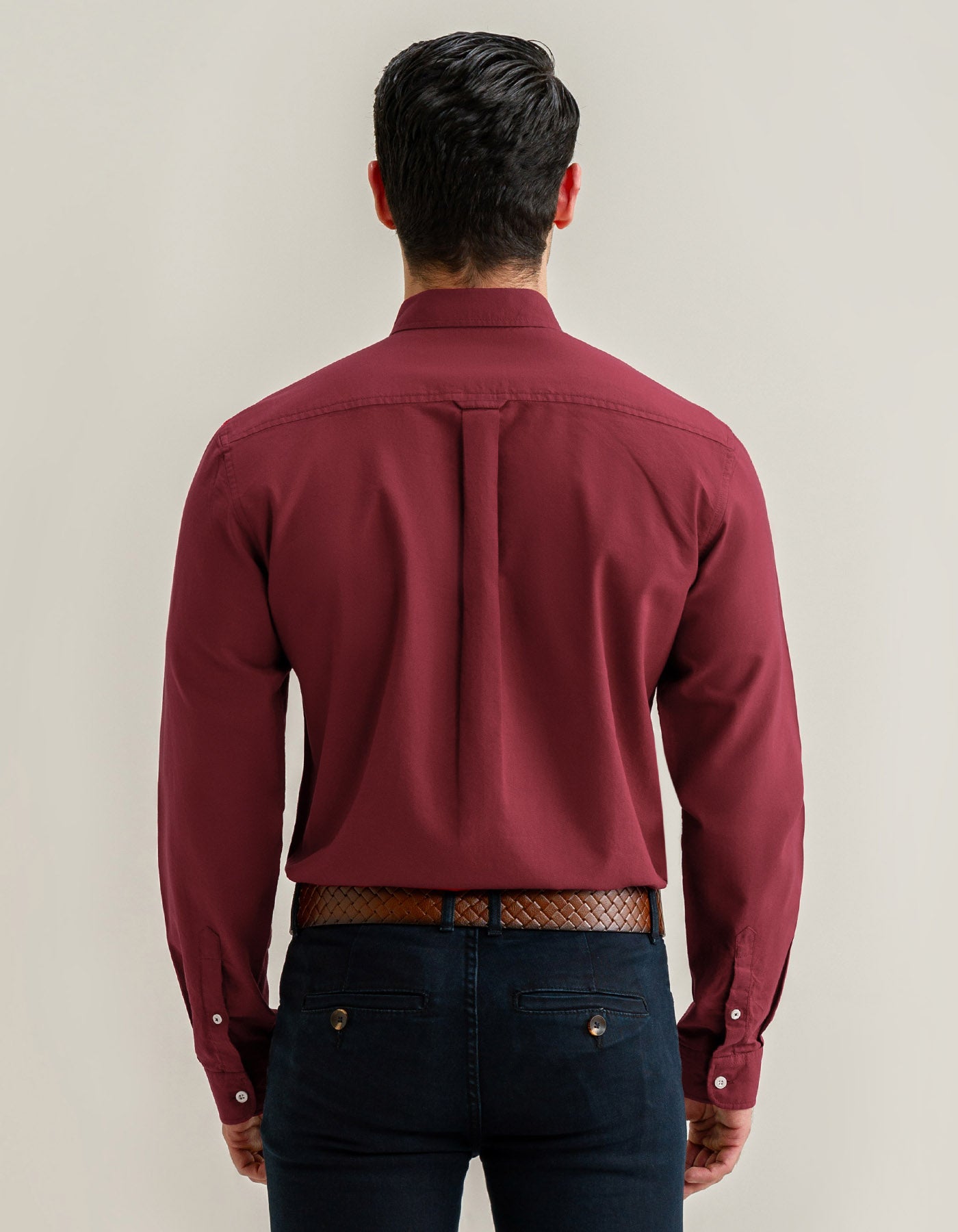 Chemise à manches longues bordeaux à col boutonné