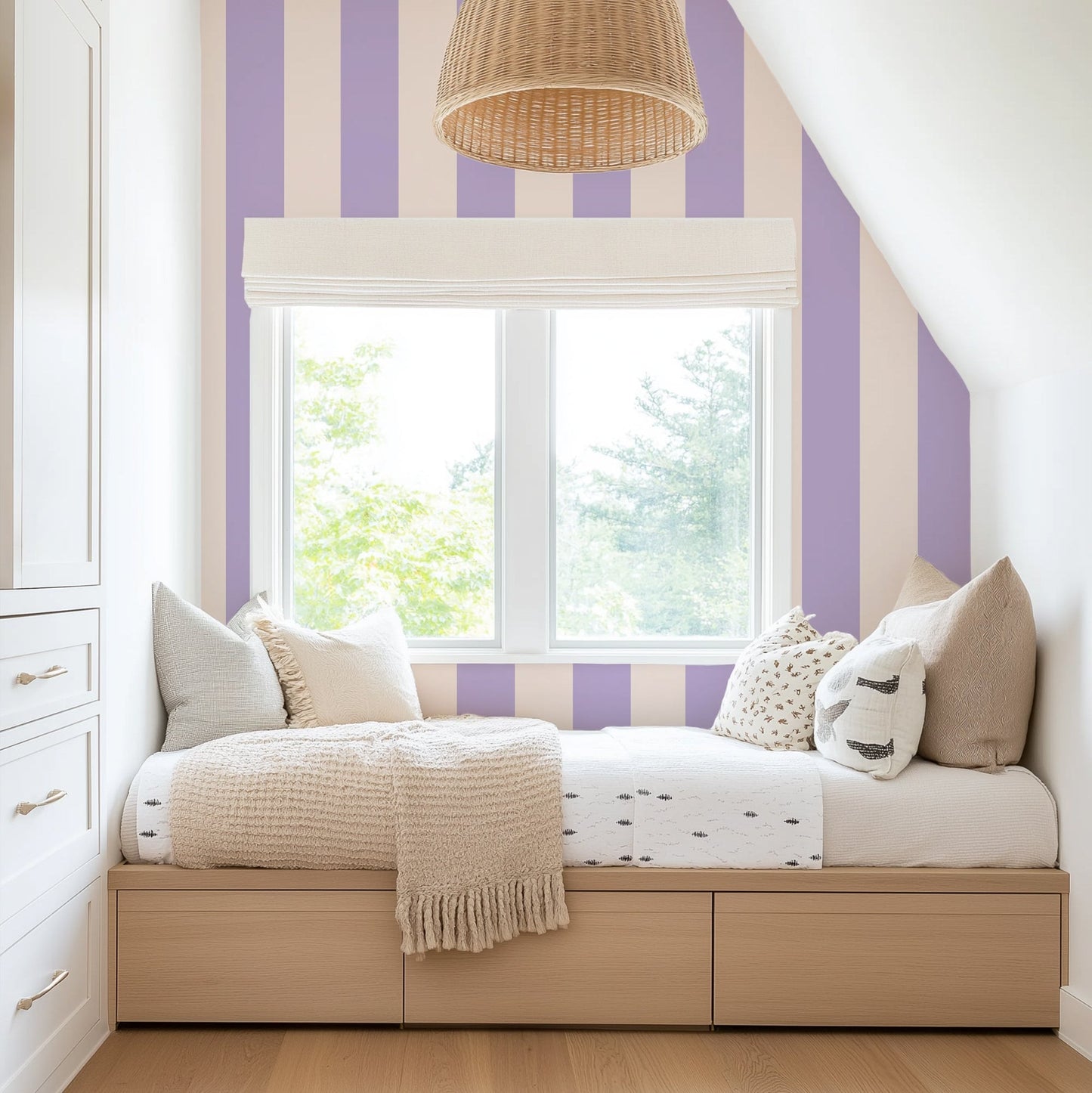 STATELY STRIPE LAVENDER CREAM WALLPAPER