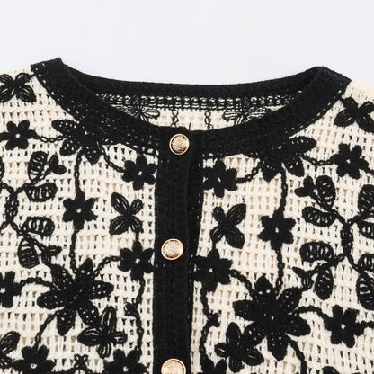Round neck long sleeved shirt