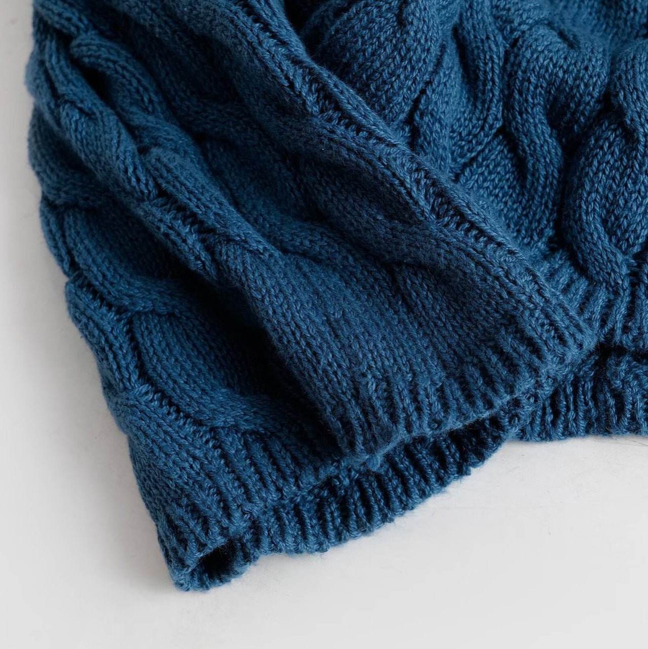 Women's Solid Color Cable Knit V-Neck Long Sleeve Sweater