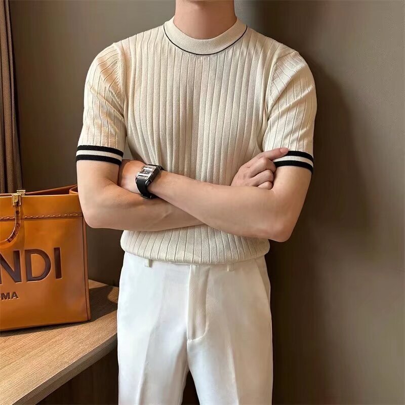 Solid color round neck short sleeved knitted shirt for men