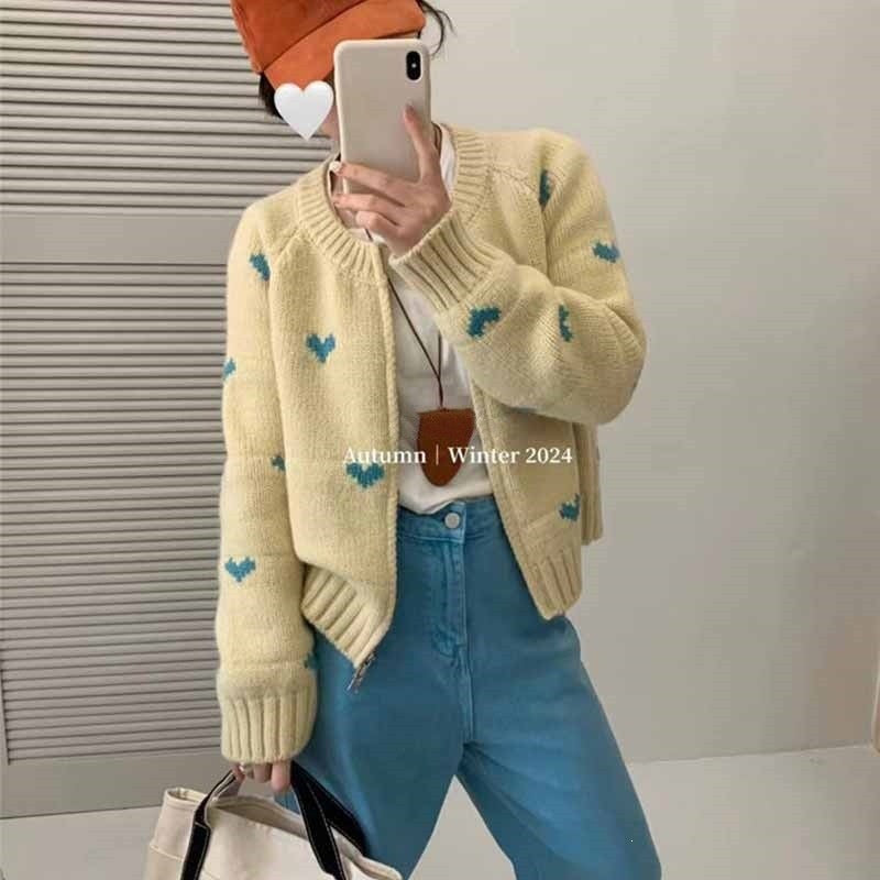 Round neck loose long sleeved sweater for women