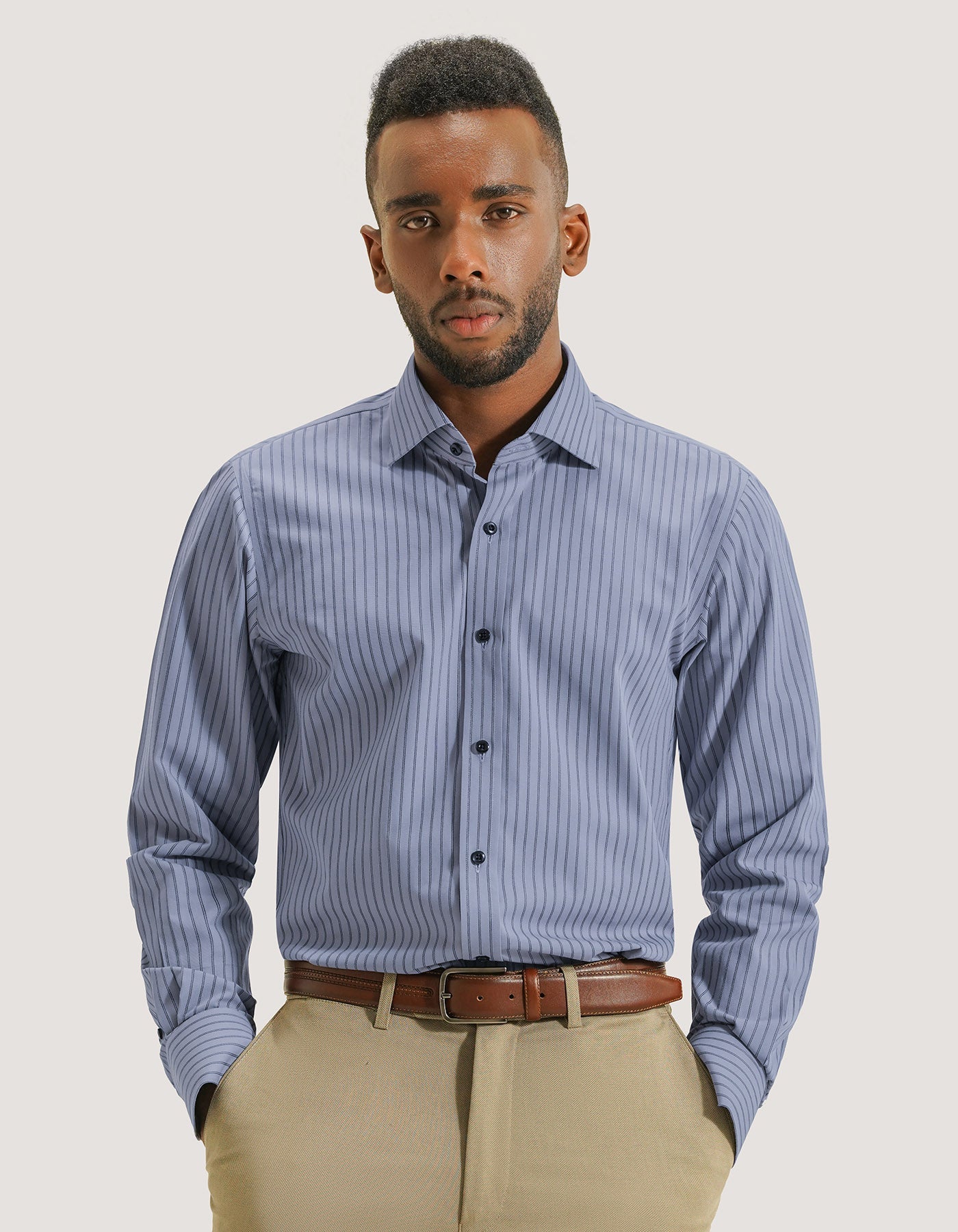 Chemise habillée grise à rayures marines
