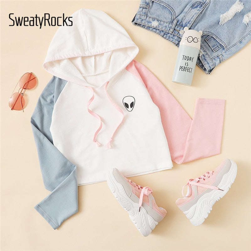 SweatyRocks Alien Print Contrast Sleeve Graphic Hoodies