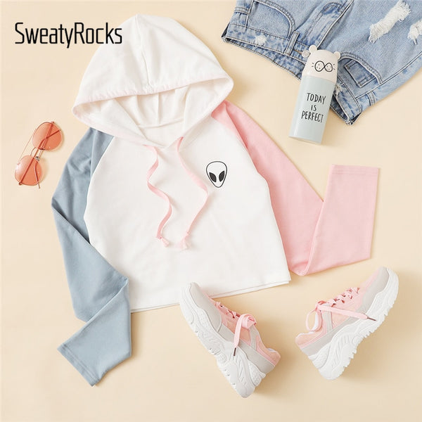 SweatyRocks Alien Print Contrast Sleeve Graphic Hoodies