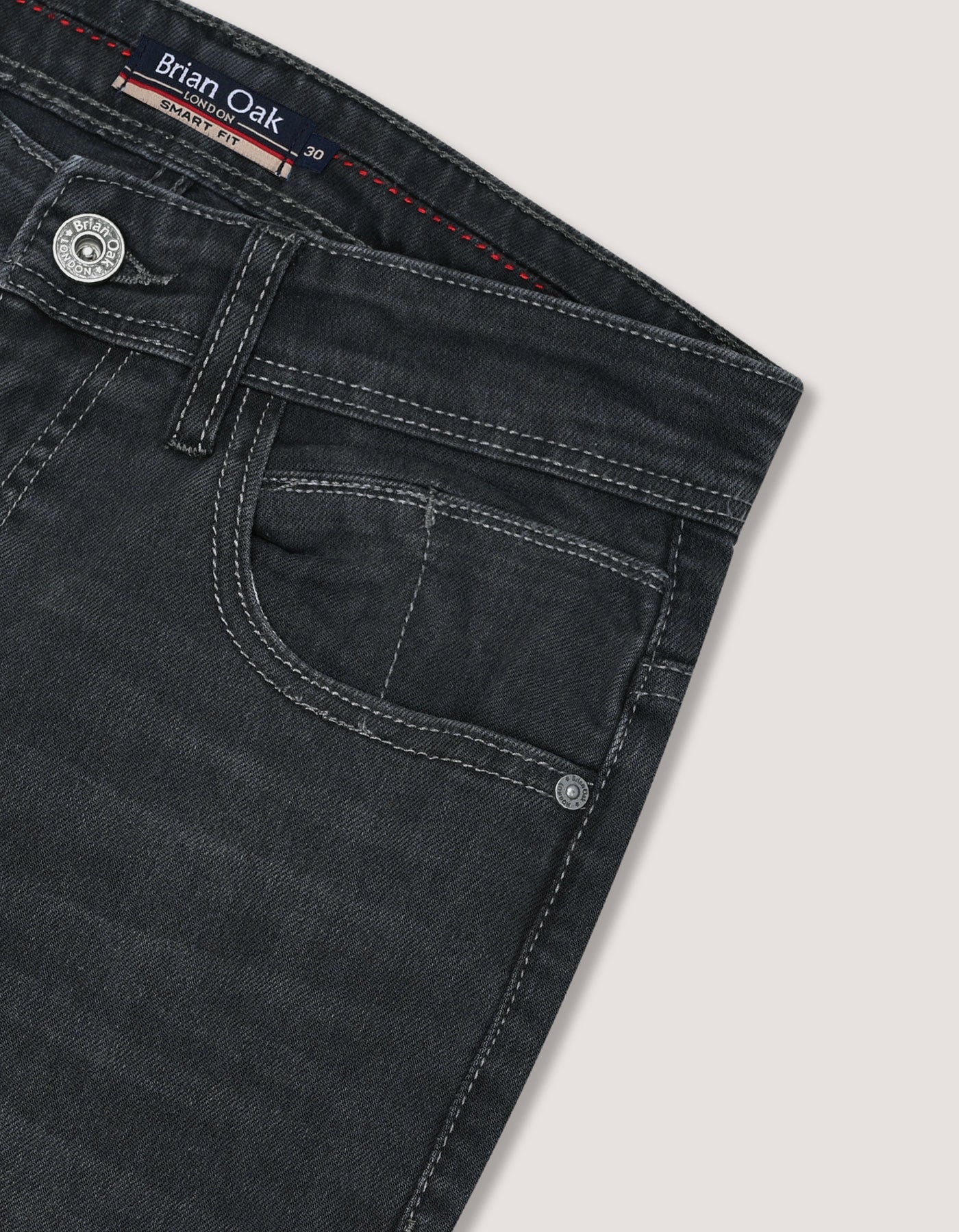 Jean classique en denim gris foncé
