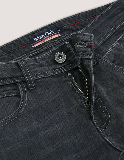Jean classique en denim gris foncé