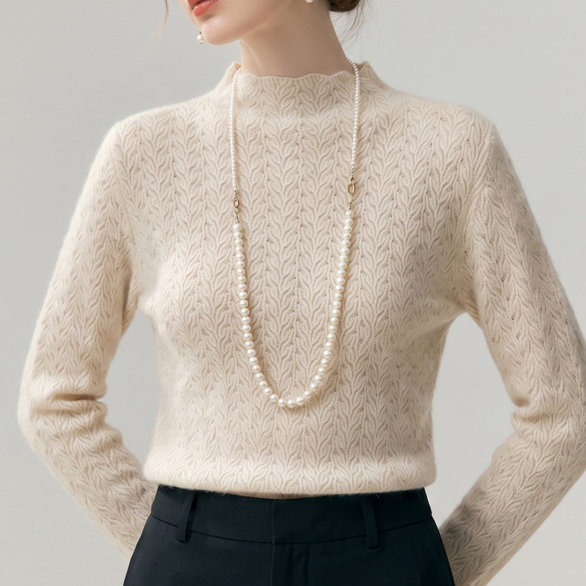 Half high neck solid color sweater