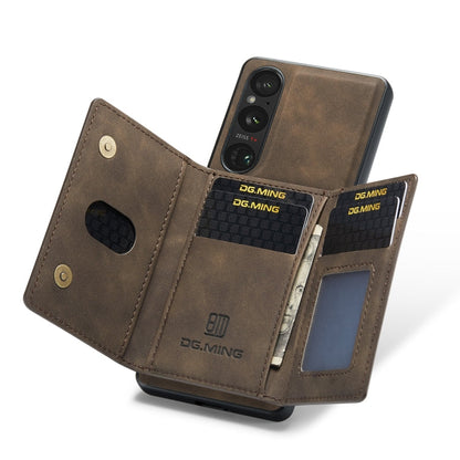 Pour Sony Xperia 1 VI DG.MING Série M2 Étui portefeuille multi-cartes à 3 volets + Coque de téléphone magnétique (Café)