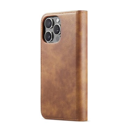 Pour iPhone 16 Pro Max Étui de téléphone en cuir magnétique détachable DG.MING Crazy Horse Texture (Marron)