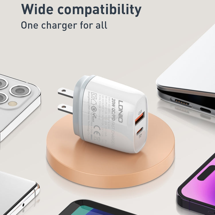 LDNIO Q229 QC3.0 / PD20W USB + Type-C Fast Charger with 1m USB to 8 Pin Cable, Plug Type:UK Plug(White)