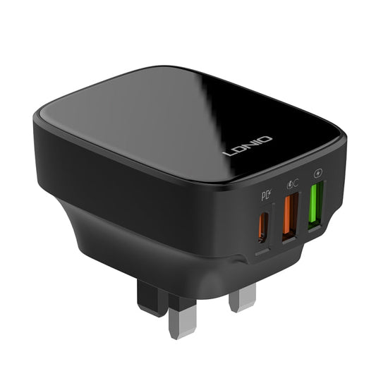 LDNIO Q334 Chargeur 32W Type-C + Double port USB avec câble de données 1m USB-C / Type-C vers USB-C / Type-C, Type de prise : Prise britannique (Noir)