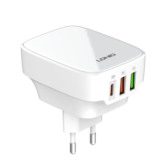 LDNIO Q334 Chargeur 32W Type-C + Double Port USB avec câble de données USB-C / Type-C vers 8 broches de 1m, Type de prise : Prise UE (Blanc)