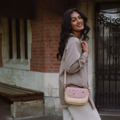 Sac à main en rotin clouté Elena – Rose et or