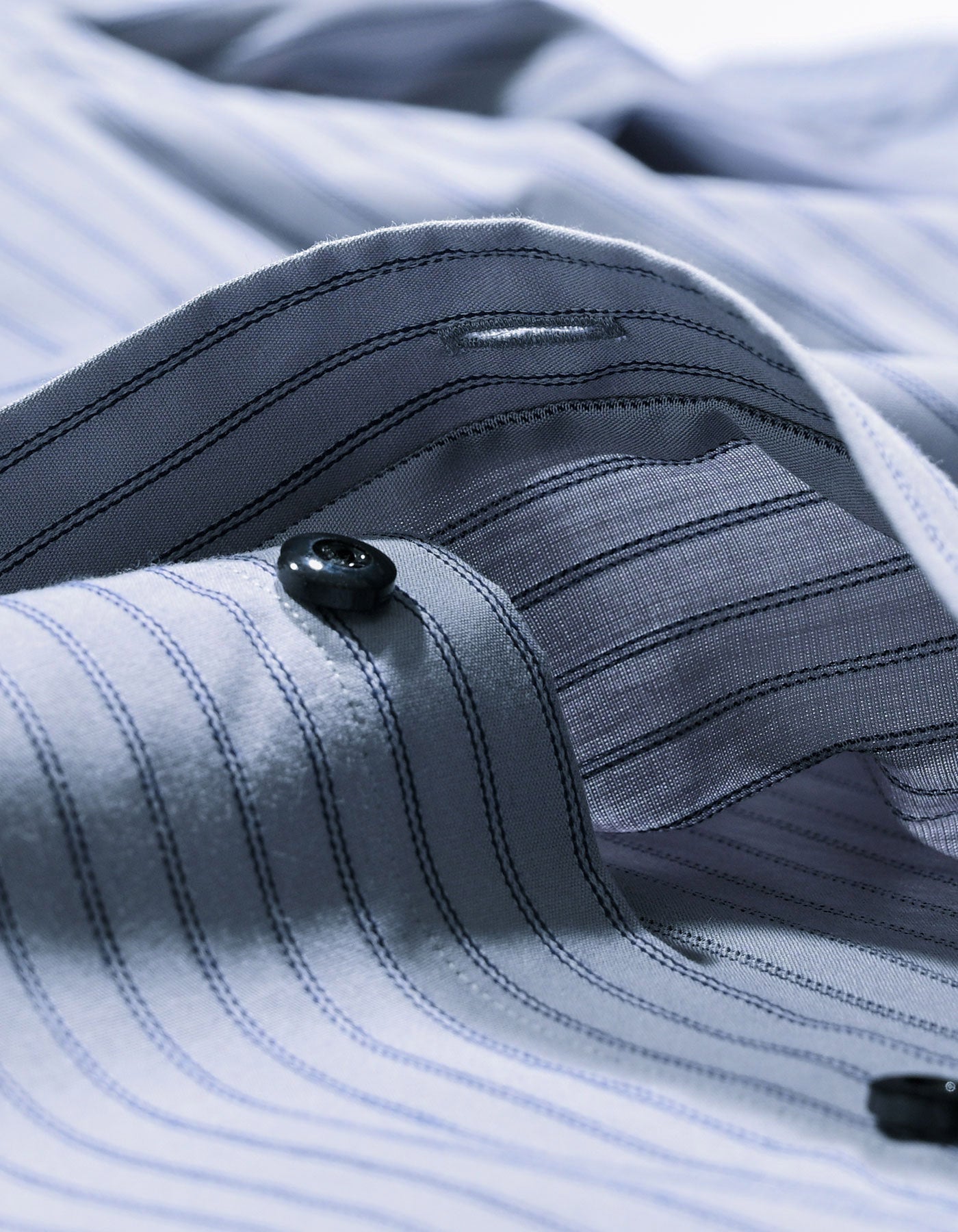 Chemise habillée grise à rayures marines