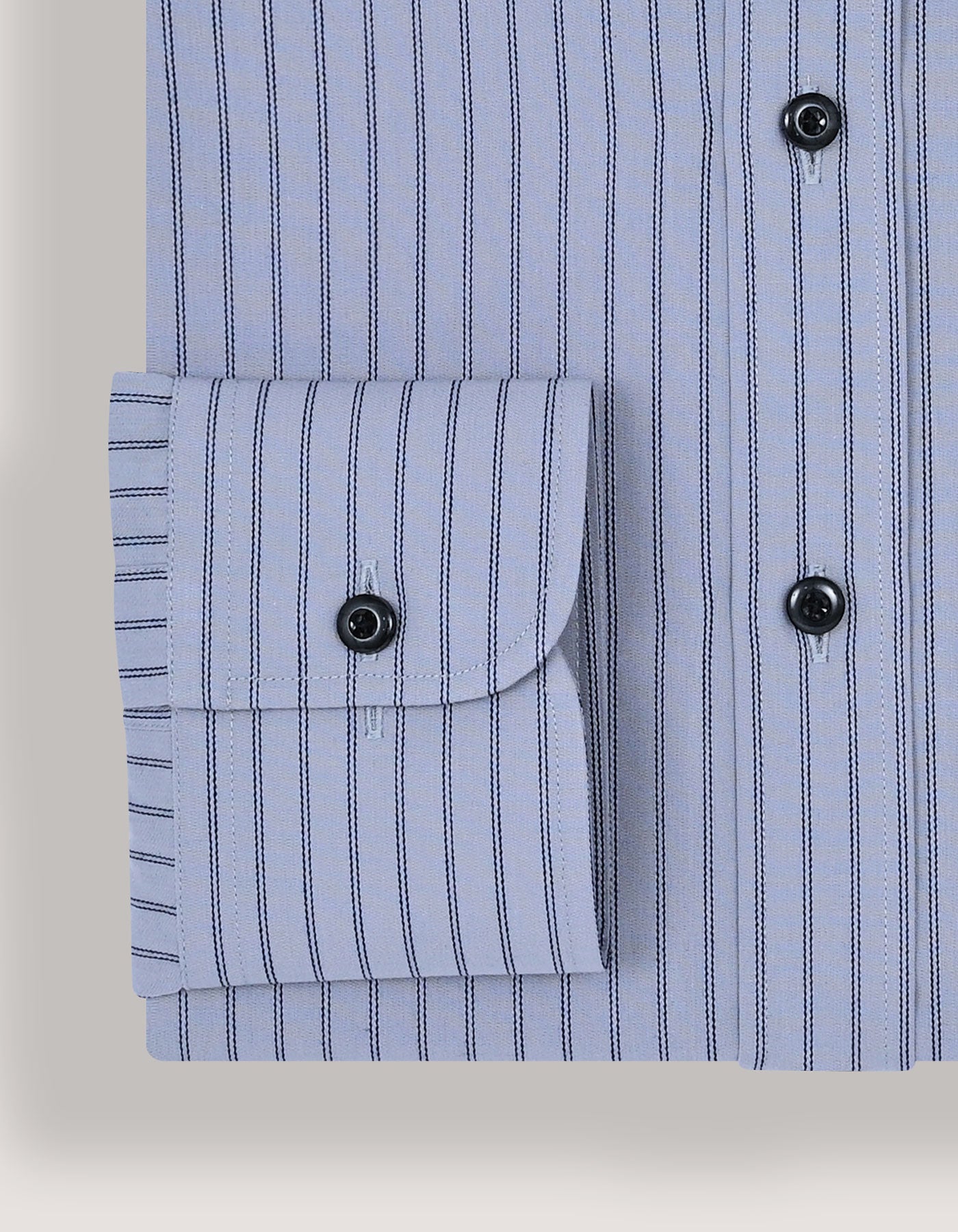 Chemise habillée grise à rayures marines