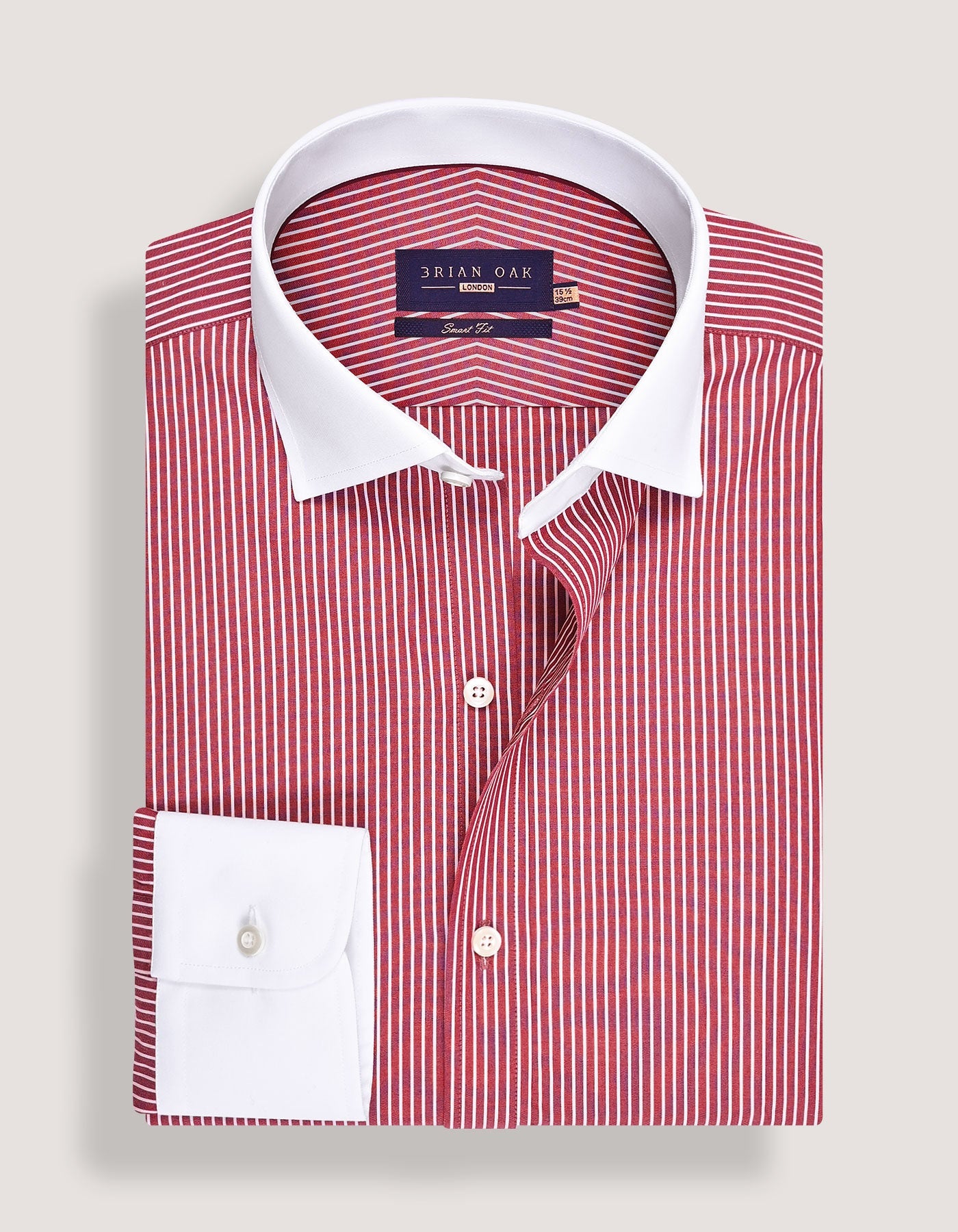 Chemise rayée marron avec col et poignets blancs