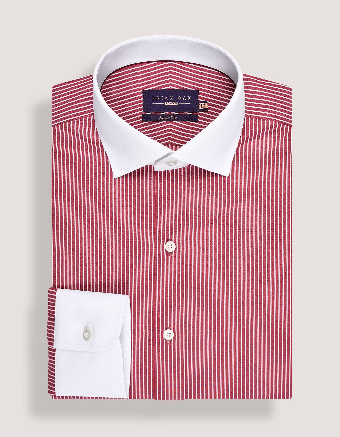 Chemise rayée marron avec col et poignets blancs