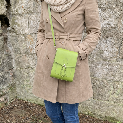 Sac de téléphone en cuir fait main pour festival - Vert prairie