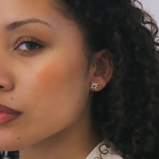 Boucles d'oreilles clous étoile pierre de naissance Ursa | Plaqué or 18 carats