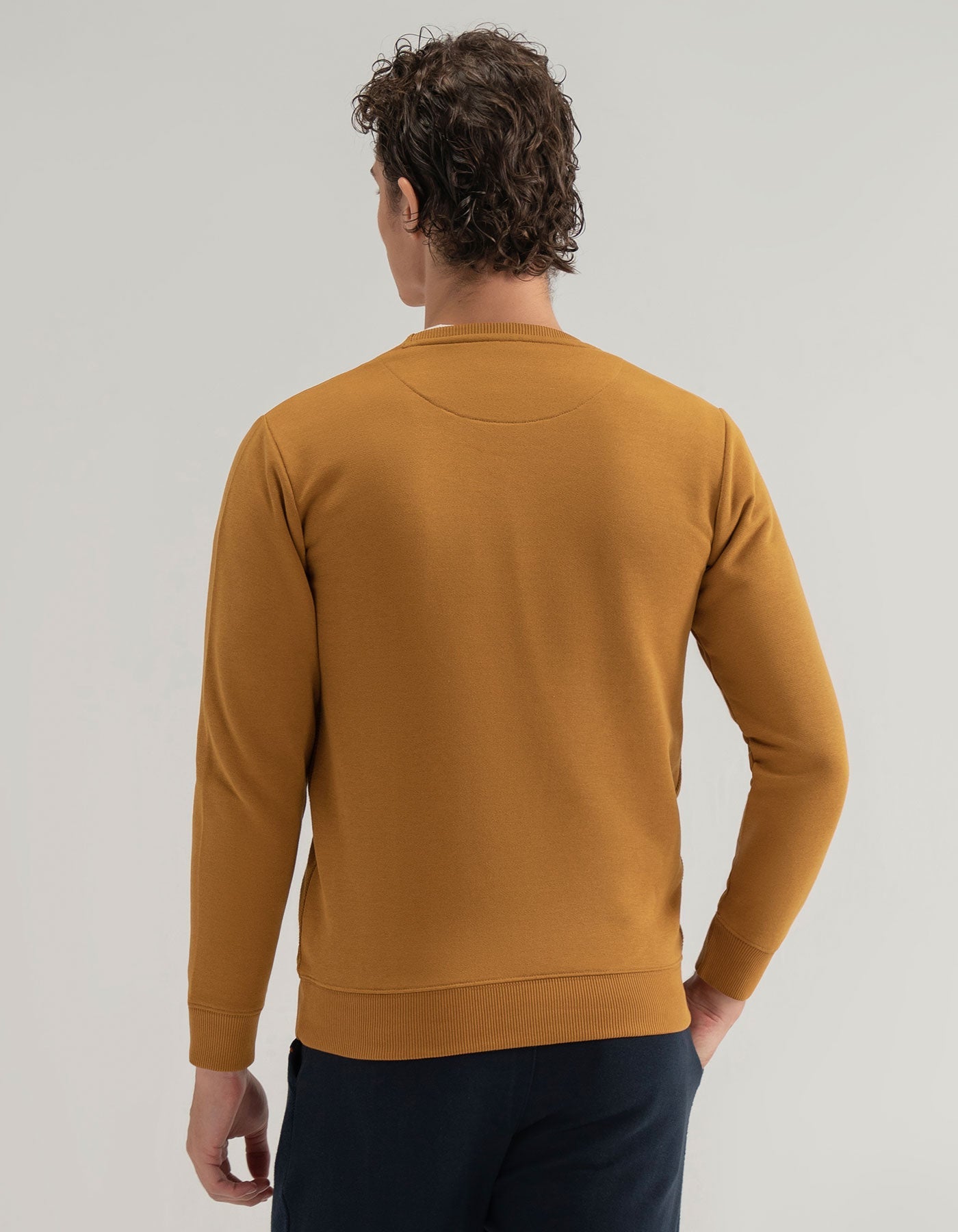Sweat-shirt col rond moutarde moderne