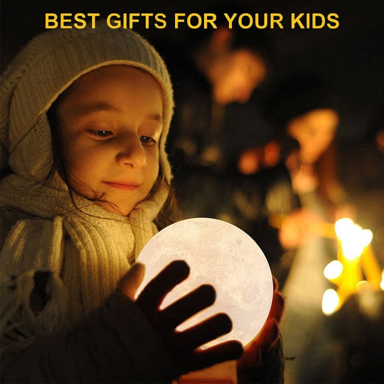 Lampe de lune imprimée 3D YouOKLight YK2302 15 cm avec contrôle tactile, veilleuse LED à intensité variable 16 couleurs rechargeable par USB avec télécommande et support en bois