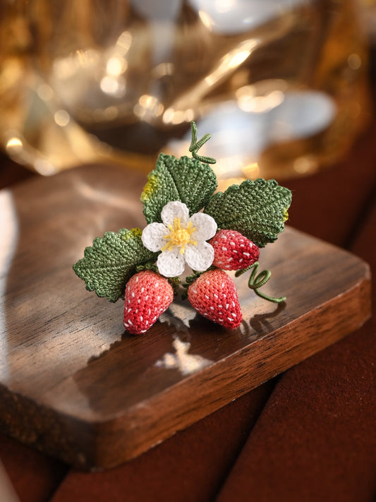🍓 Berry Sweet Summer Strawberry Micro Crochet Brooch