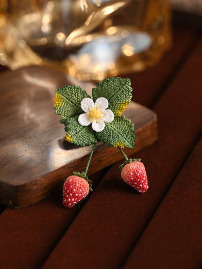 🍓 Berry Sweet Summer Strawberry Micro Crochet Brooch